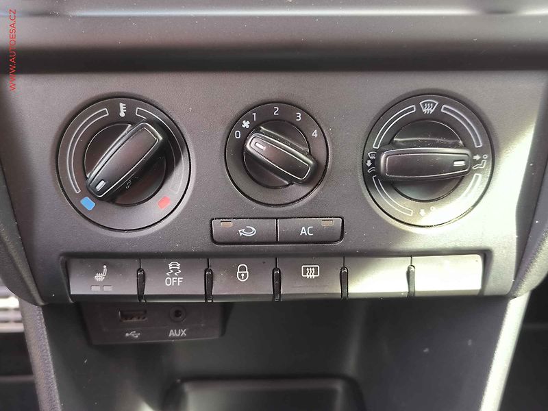 Škoda Rapid (2013) 1.2 TSi, Sport, xenon, TZ - fotka 12 z 16