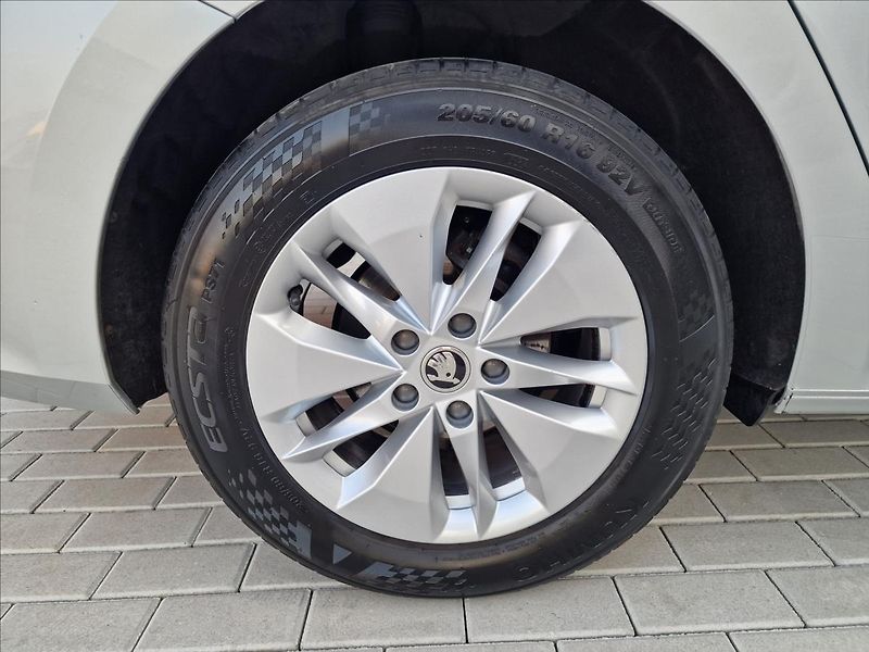 Škoda Octavia 2.0TDI DSG Ambition,ČR,1.Maj. - fotka 45 z 50