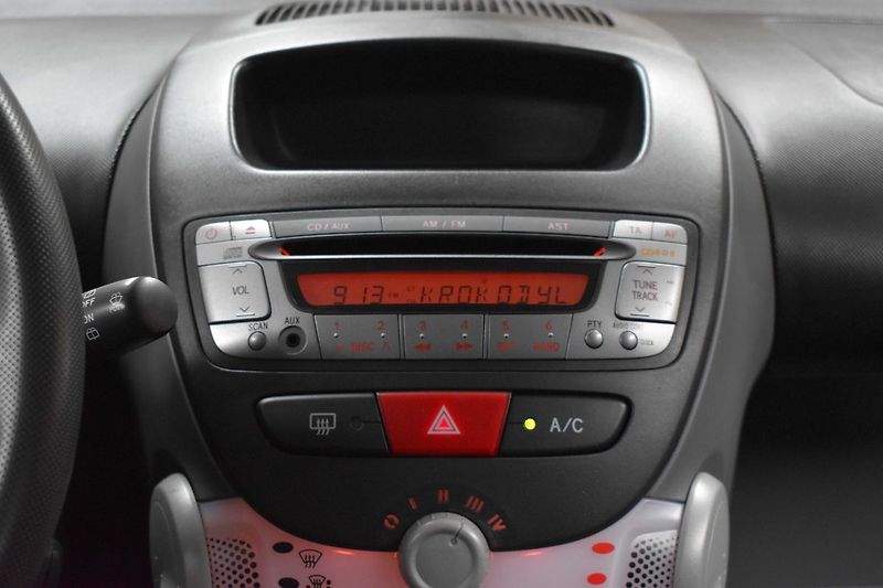 Toyota Aygo 1.0 VVT-i Terra Cool*KLIMA*ČR* - fotka 24 z 36