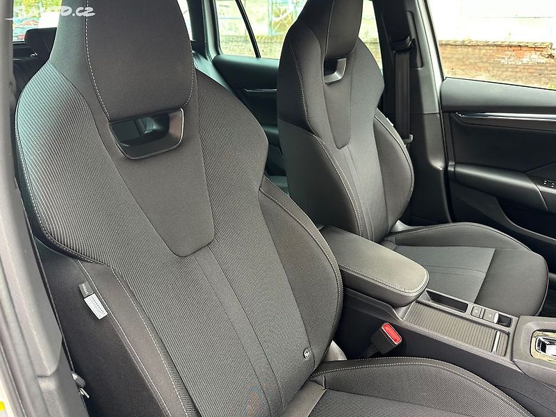 Škoda Octavia 2,0 TDI Sportline paket - fotka 17 z 43
