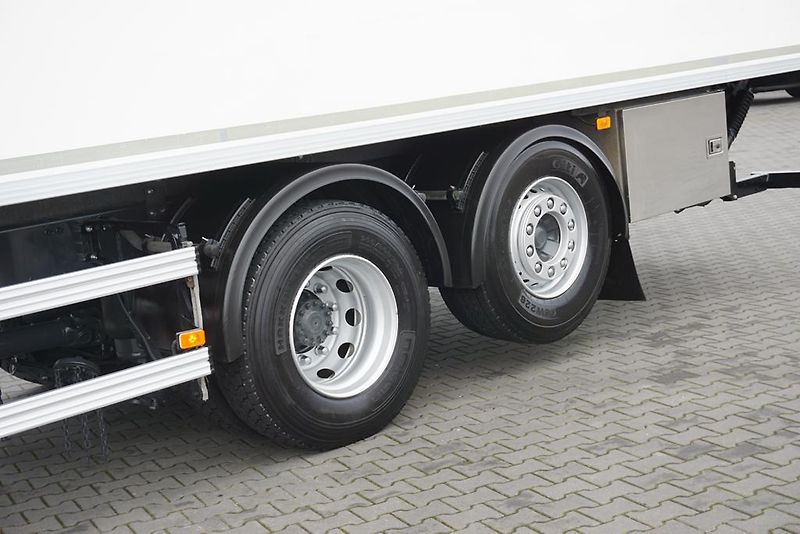 Volvo FM (2016) 460 / E 6 / IZOTERMA + WINDA / - fotka 25 z 45