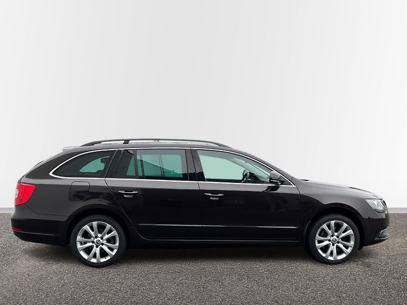 Škoda Superb AMBITION DSG - fotka 16 z 25