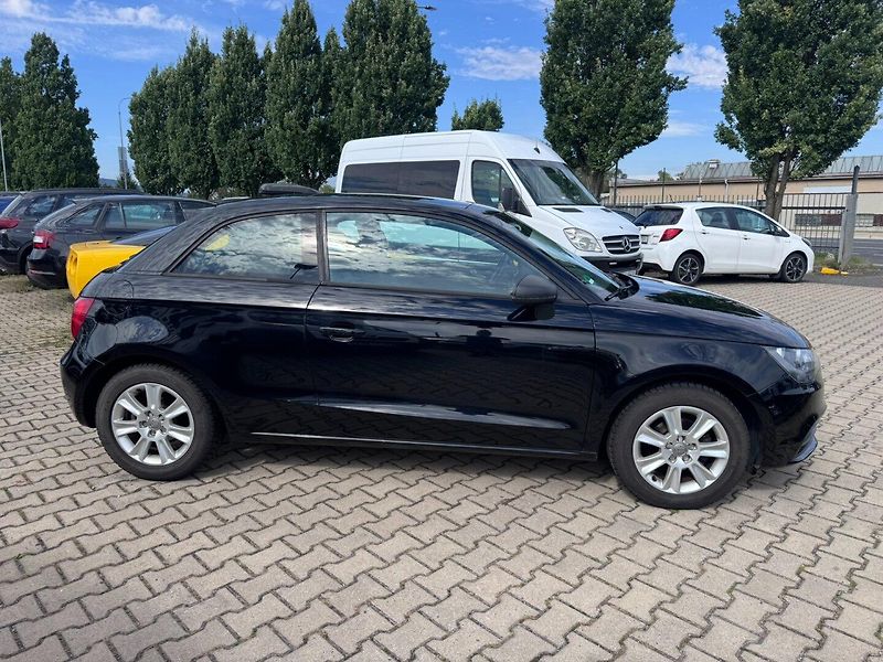 Audi A1 (2011) 1,2 TFSI 63 KW NOVÁ SPOJKA STK - fotka 6 z 50
