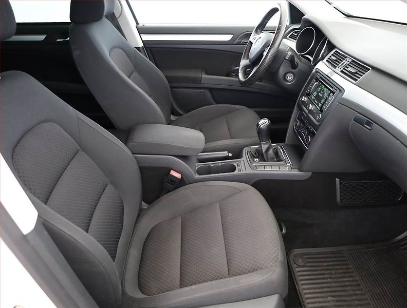 Škoda Superb (2014) 2.0 TDI, Serv.kniha, Navi - fotka 7 z 19