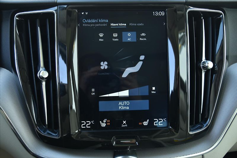 Volvo XC60 T5 184kW AWD INSCRIPTION ČR - fotka 22 z 32