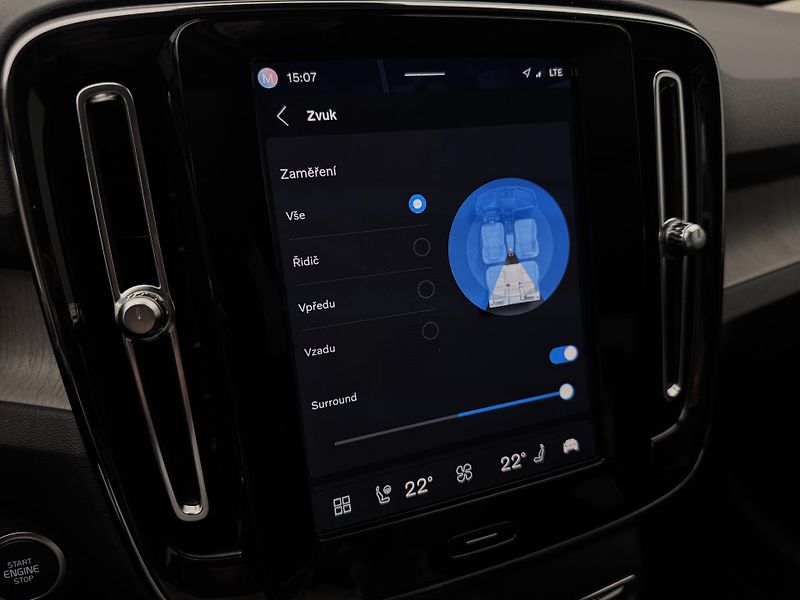 Volvo XC40 B4 AWD ULTIMATE CZ - fotka 40 z 49