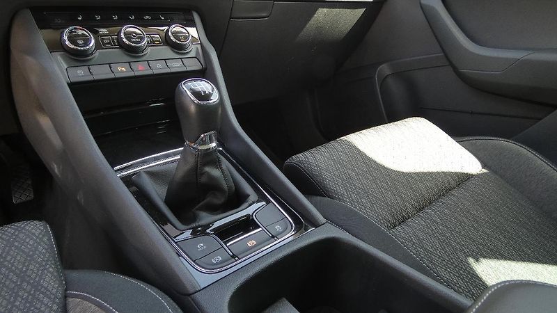 Škoda Karoq 1,5 TSI DSG Style - fotka 6 z 22