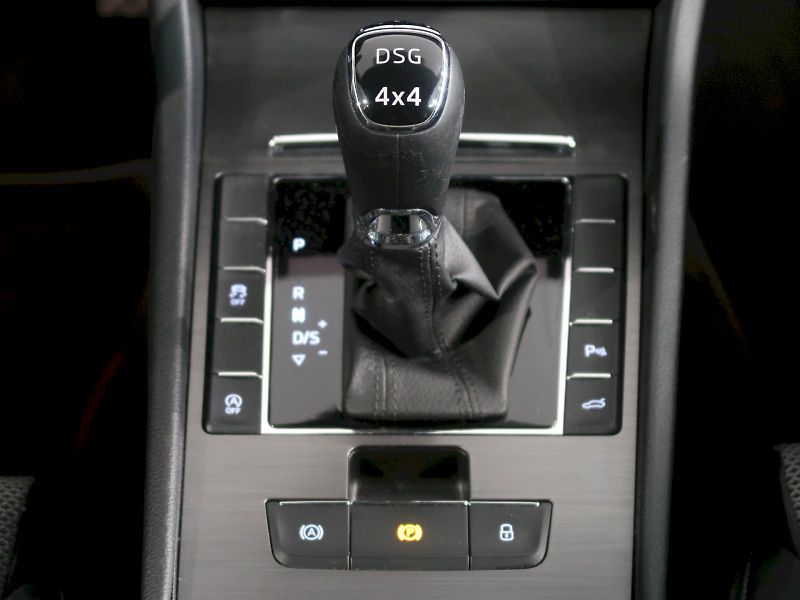 Škoda Superb (2019) STYLE 2.0TDI 140KW DSG 4x4 MAT - fotka 29 z 34