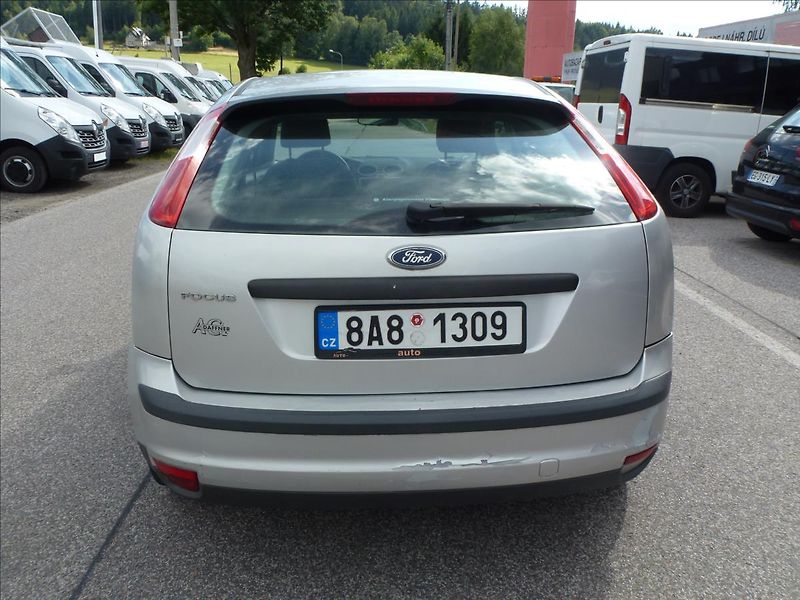 Ford Focus 1,6 16V NOVÁ STK - fotka 10 z 48