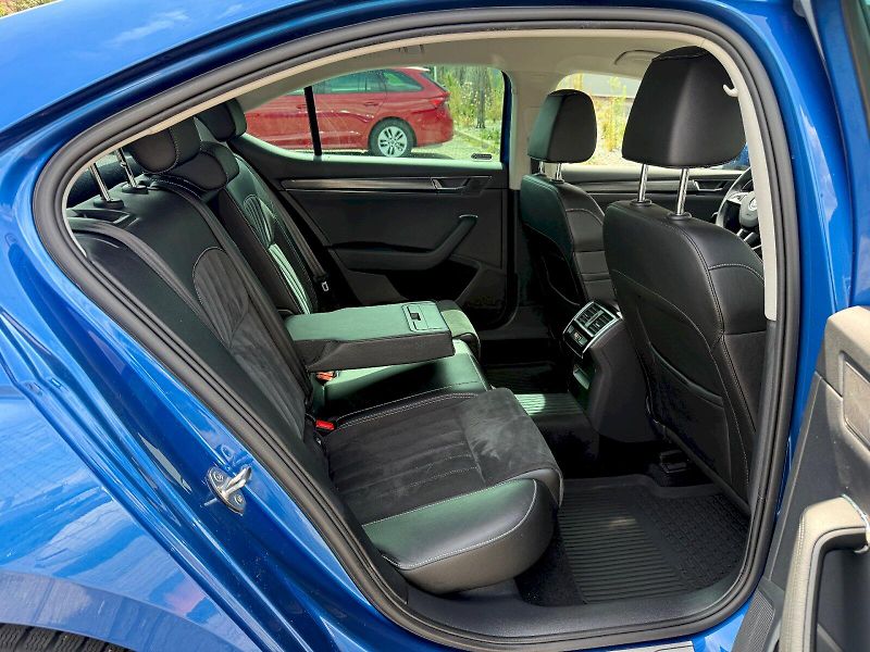 Škoda Superb (2019) 2.0 TDI 110 kW DSG Style Plus - fotka 24 z 26