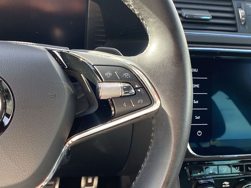 Škoda Superb (2023) Combi 2.0 TDI 4x4 DSG L&K - fotka 19 z 37