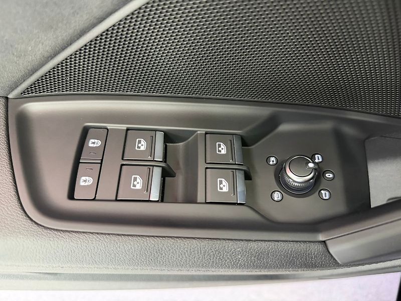 Audi RS 3 QUATTRO, B&O, HUD, VIRTUAL, SP - fotka 24 z 26