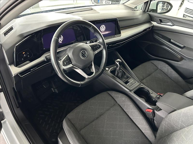 Volkswagen Golf 1,5   TSI,96kW,SERVISKA,LIFE - fotka 7 z 28