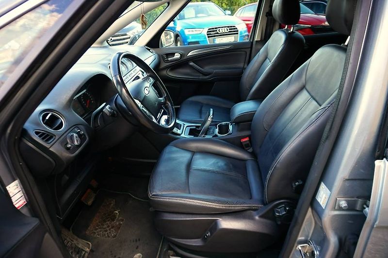 Ford S-MAX (2014) TITANIUM 2,0 TDCI 103 kW - fotka 24 z 39
