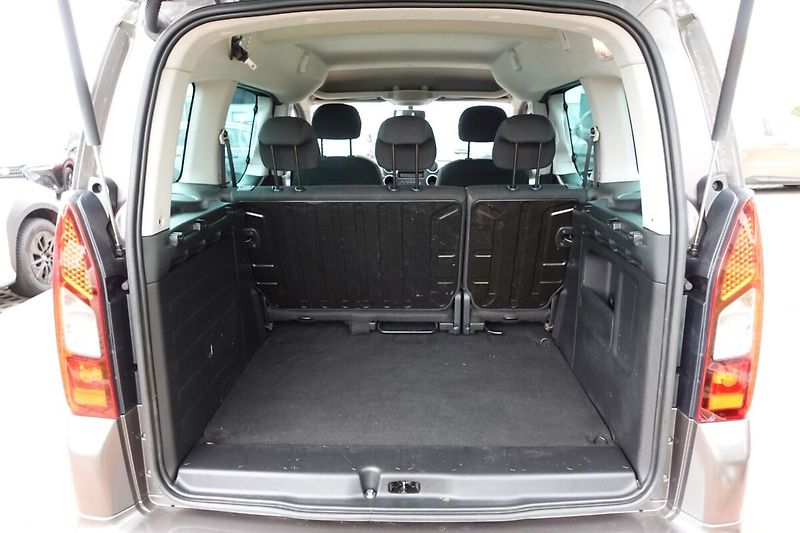 Peugeot Partner 1,6i 72kW M/T 5míst - fotka 11 z 24