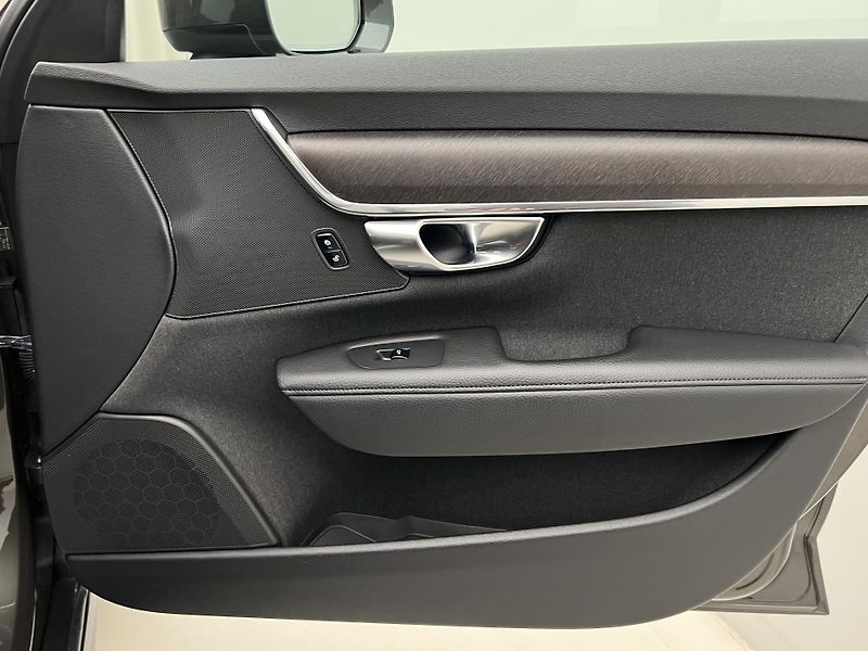 Volvo V90 CC D5 AWD AUT CZ - fotka 33 z 33