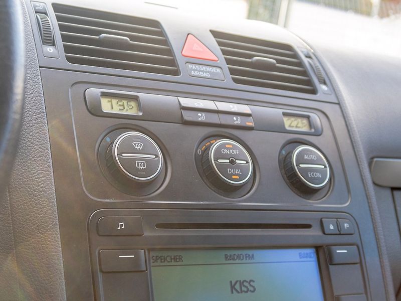 Volkswagen Touran (2006) 1.9TDI 77KW – 7 sedadel - fotka 18 z 44