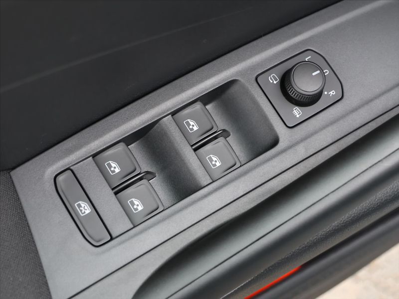 Škoda Fabia 1,0 TSi DSG Edice 130let DPH - fotka 17 z 38