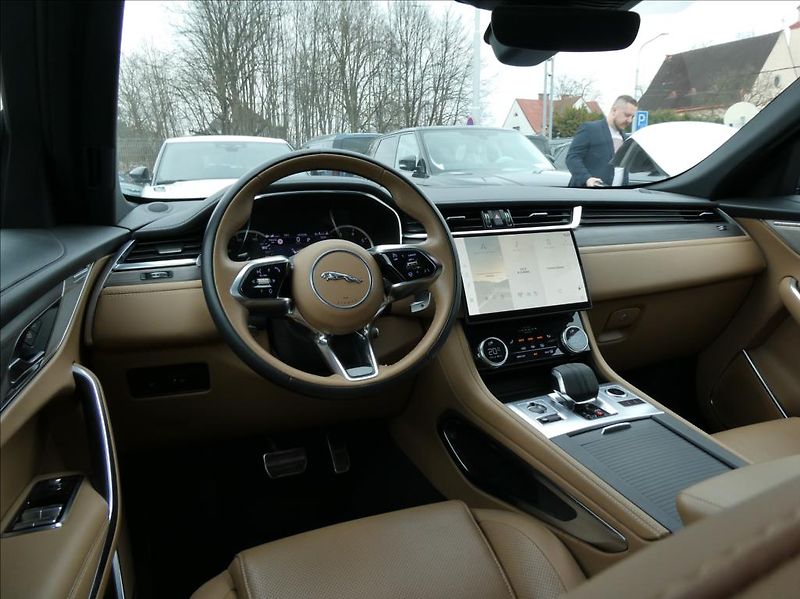 Jaguar F-Pace 2,0 P250 SE 1Maj, ČR DPH - fotka 16 z 38