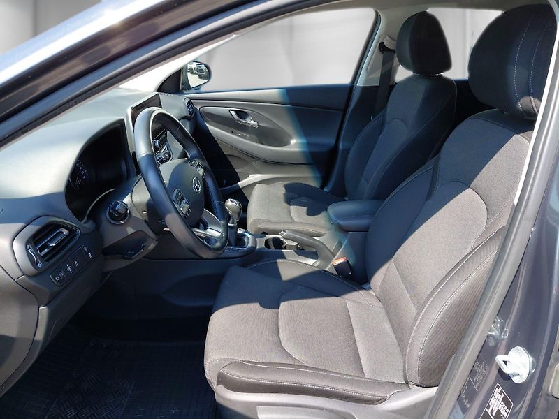 Hyundai i30 (2020) 1,5 CVVT 81 kW Smart ČR - fotka 14 z 25