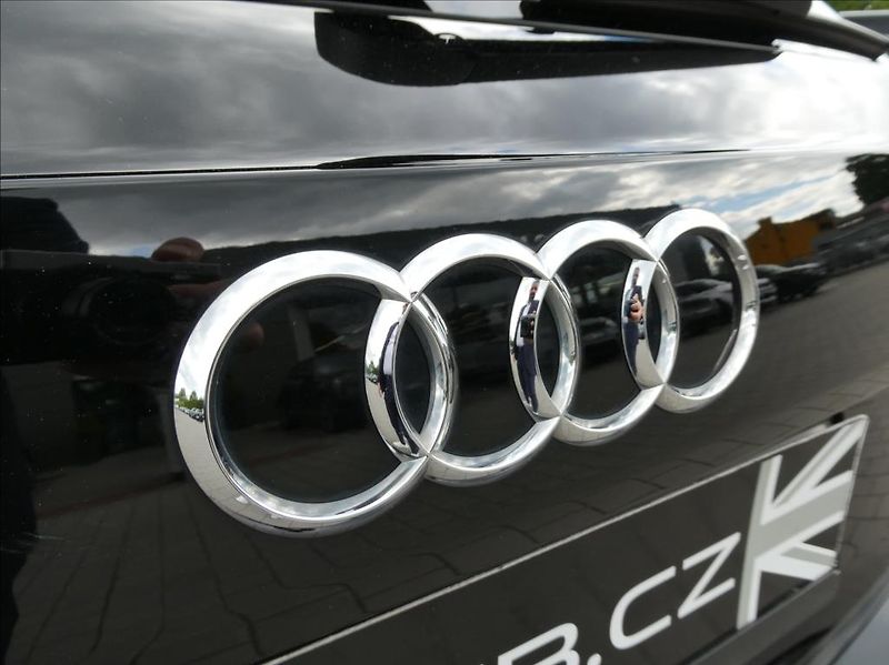 Audi A4 Avant 2,0 TDi 140kW,AT,Quattro - fotka 29 z 31