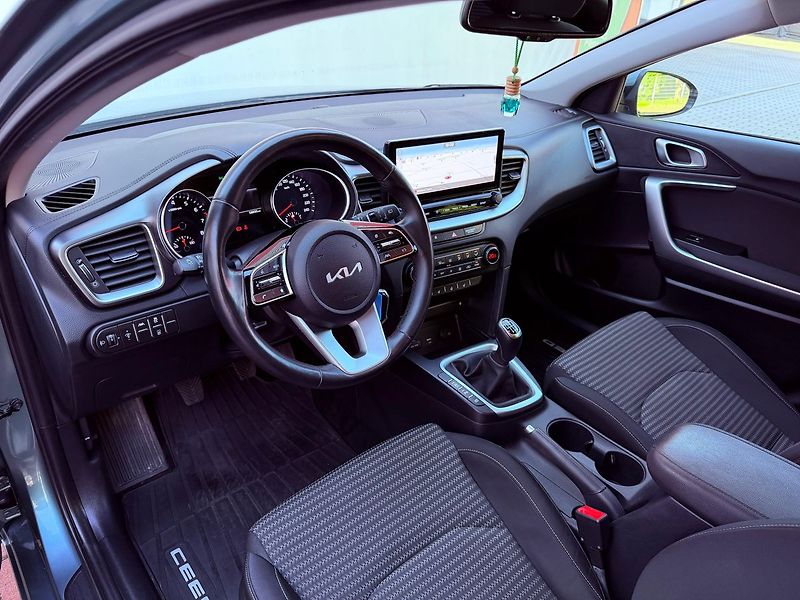 Kia Ceed 1.5 T-GDi Exclusive, ČR, 1.Maj - fotka 15 z 30