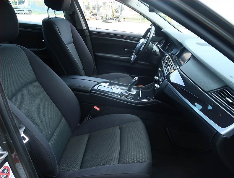BMW Řada 5 (2015) 525d, 4X4, Automat - fotka 9 z 22