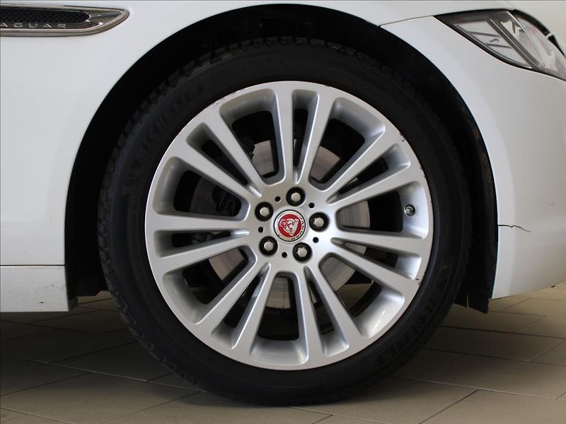 Jaguar XF 2,0 d 132KW Navi, Kůže, Aut, - fotka 33 z 34