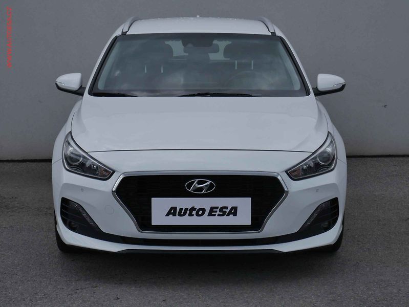 Hyundai i30 (2019) 1.4 T-GDi, ČR, AC, temp. - fotka 2 z 21