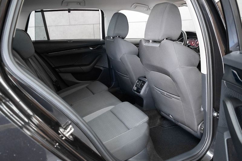 Škoda Octavia 2.0TDI 110kW REZERVACE - fotka 14 z 39