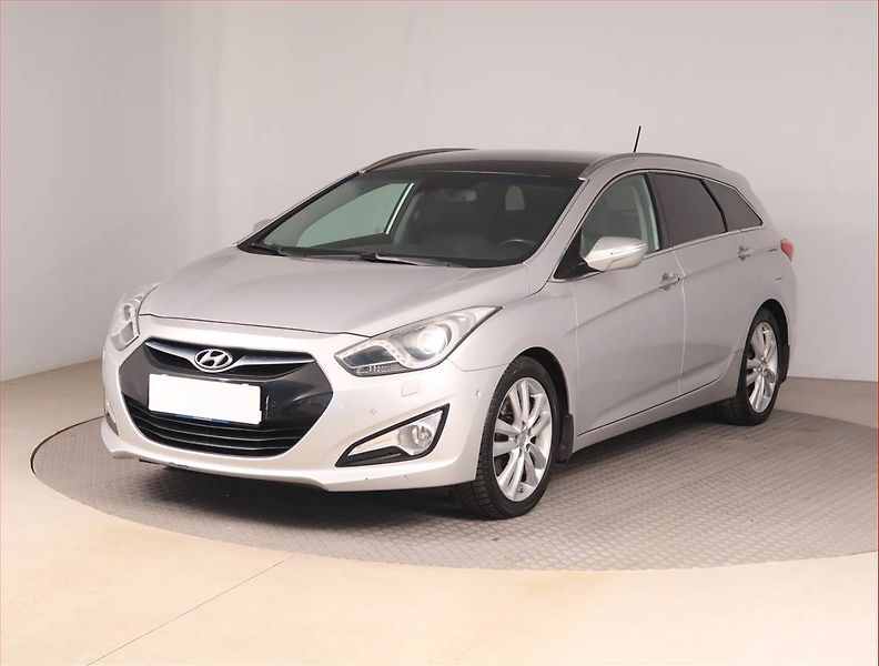 Hyundai i40 (2013) 1.7 CRDi, Navi, Xenony - fotka 2 z 17