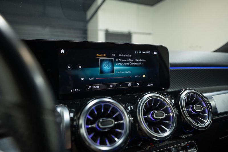 Mercedes-Benz GLB 200d 4Matic AMG Packet - fotka 13 z 40