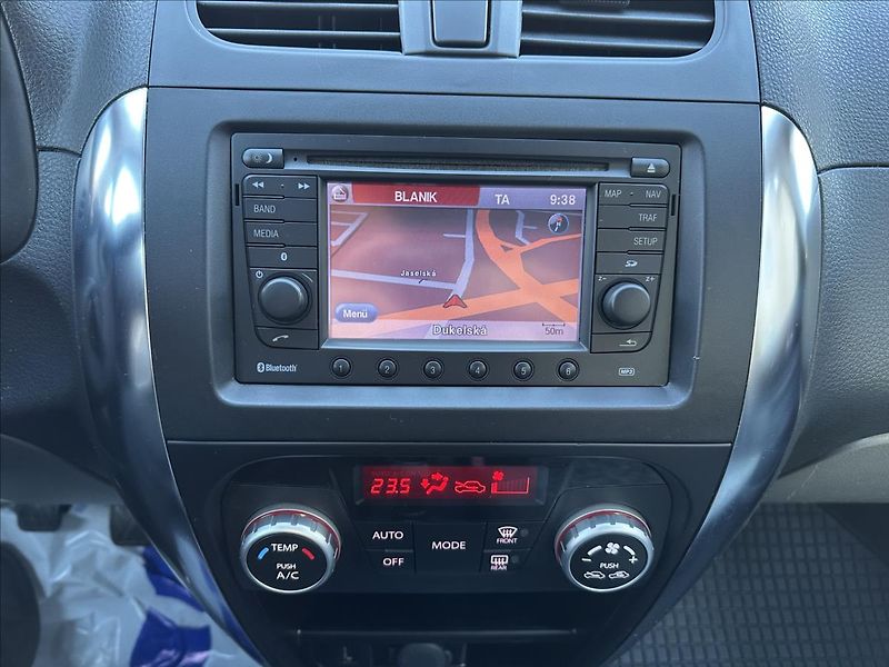 Suzuki SX4 1,6 4x4 STYLE - fotka 16 z 19