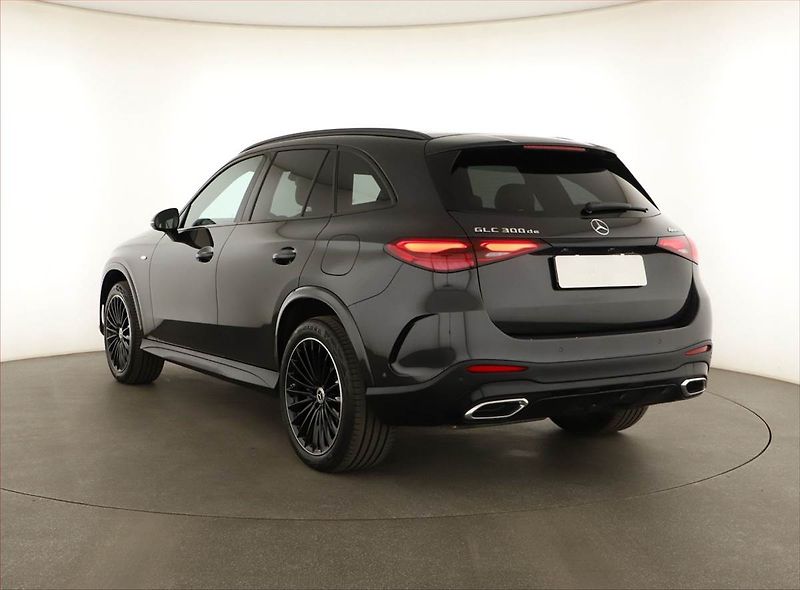 Mercedes-Benz GLC (2025) 300 de 4MATIC - fotka 4 z 22