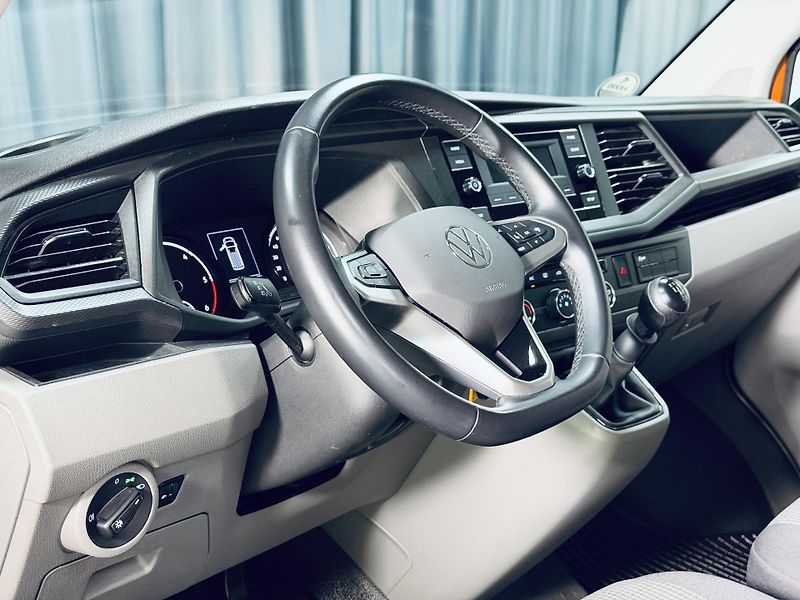 Volkswagen Transporter (2023) - fotka 17 z 34
