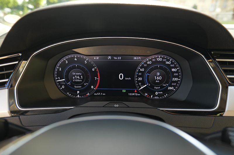 Volkswagen Passat 1.4 TSI DSG Kamera DAB Cockpit - fotka 21 z 37