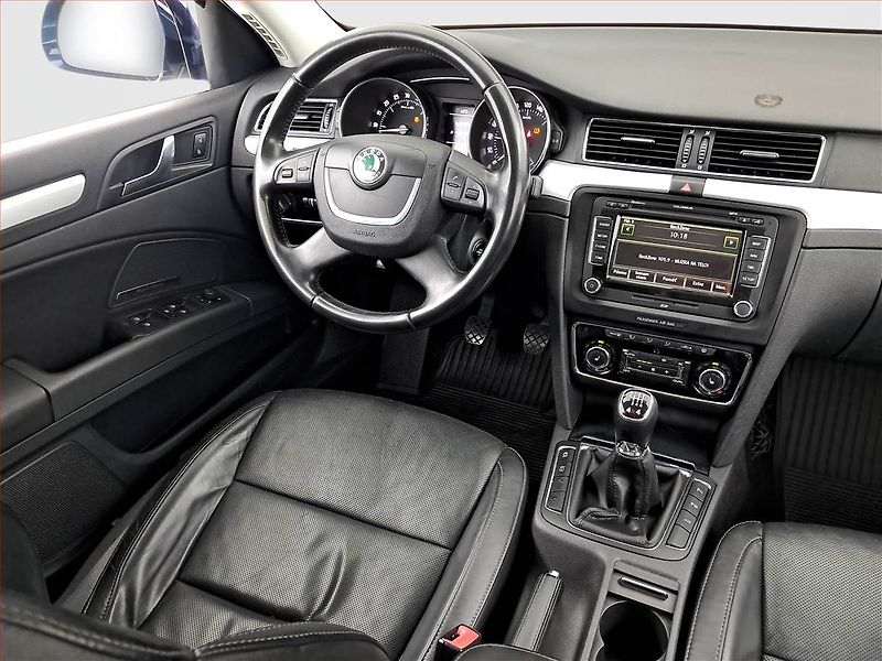 Škoda Superb (2013) 2.0 TDI, 4X4, Xenony - fotka 7 z 21