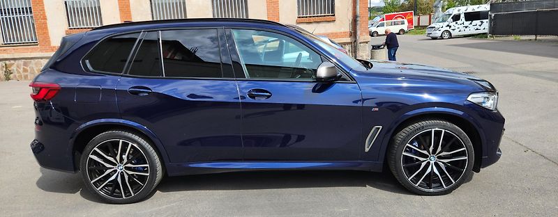 BMW X5 (2020) M50d SERVIS TAŽNÉ ČR IDIVIDUAL - fotka 5 z 48