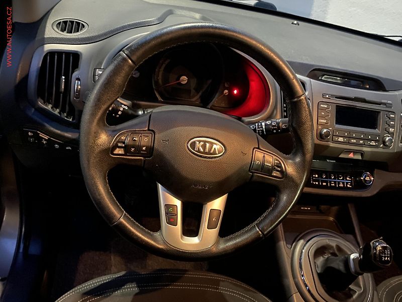 Kia Sportage (2012) 1.7 CRDi, Active, kamera - fotka 11 z 16