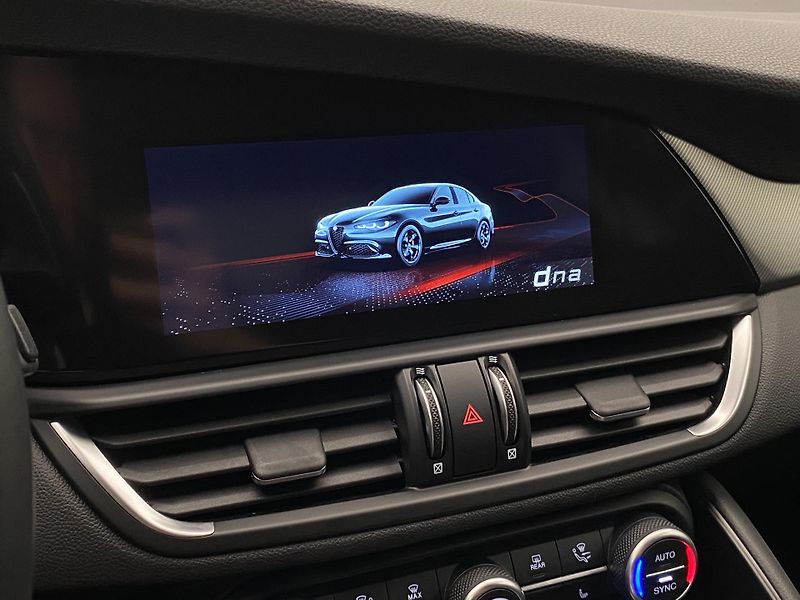 Alfa Romeo Giulia 2.0T VELOCE Q4 AUT  - fotka 54 z 56
