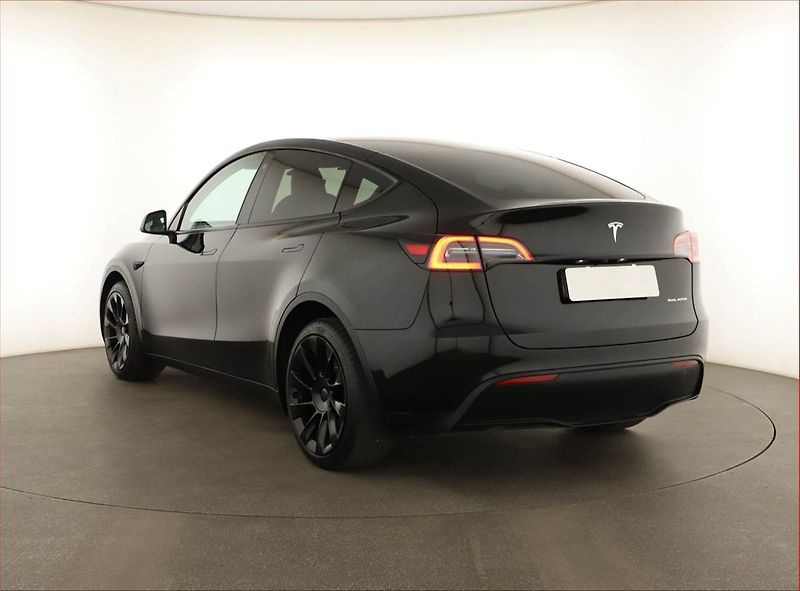 Tesla Model Y (2023) Long Range AWD 79kWh, SoH 91% - fotka 4 z 27