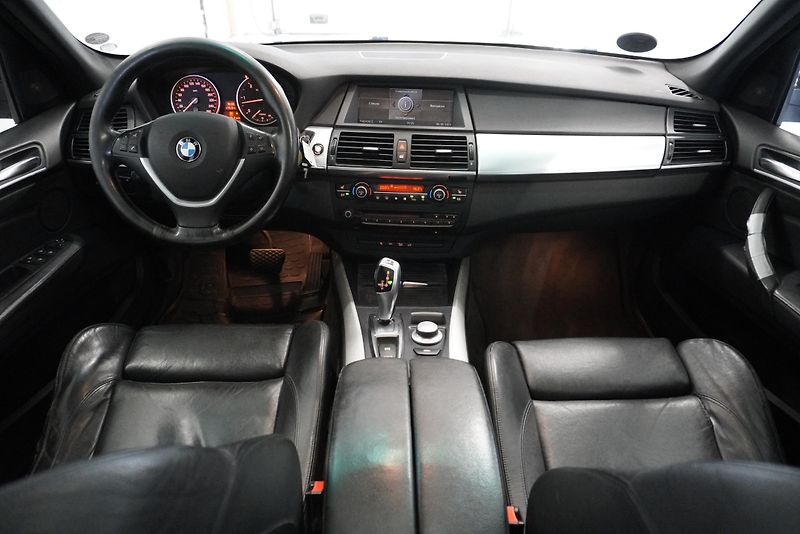 BMW X5 3,0 XDRIVE35D AUT. - fotka 27 z 34