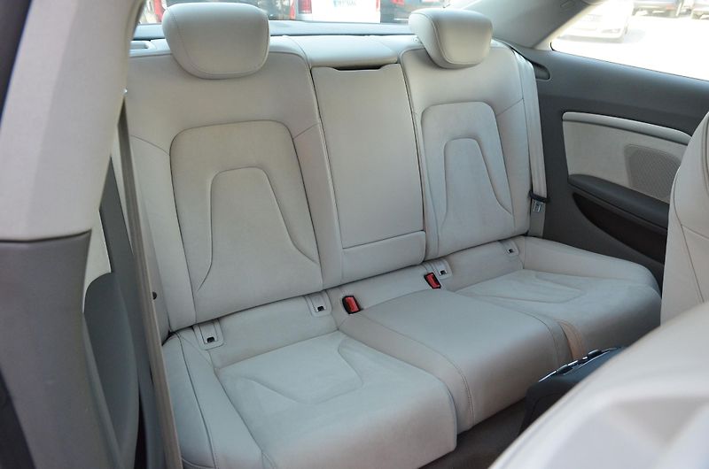Audi A5 (2009) Coupe 2.0 TFSi 132kW S-LINE  - fotka 14 z 40