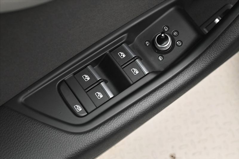 Audi A4 2,0 40TDI 150kW S-Tronic Záruk - fotka 26 z 32