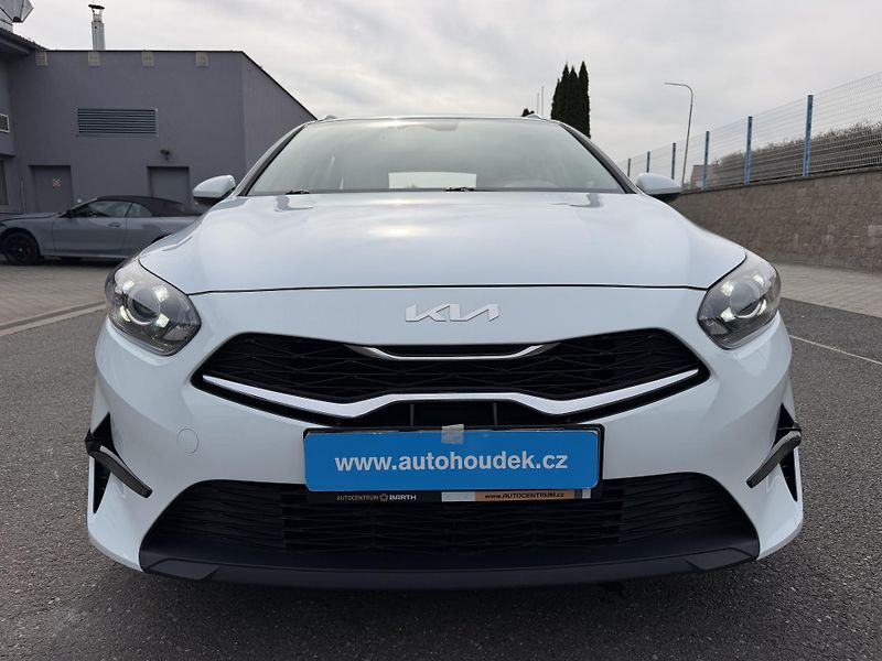 Kia Ceed Kombi 1,5i 103kW  - fotka 2 z 21