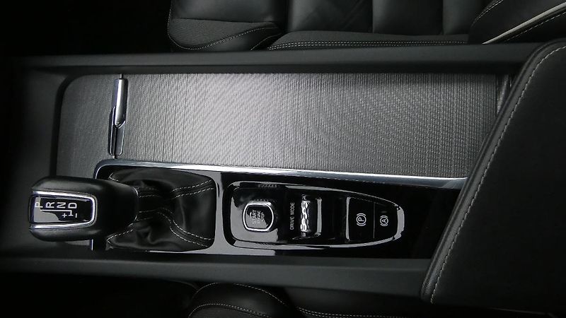 Volvo S60 T4 FWD R-Design - fotka 16 z 21