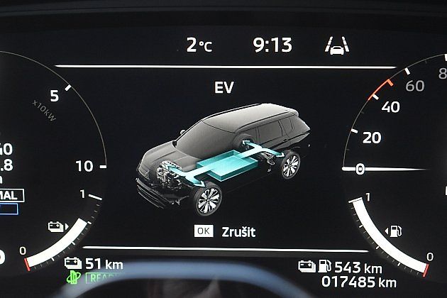 Na elektřinu auto ujede vyšší desítky kílometrů., zdroj: Deník/Radek Pecák