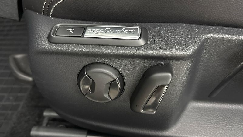 Volkswagen Passat 2.0 TDI DSG Elegance Variant - fotka 21 z 27