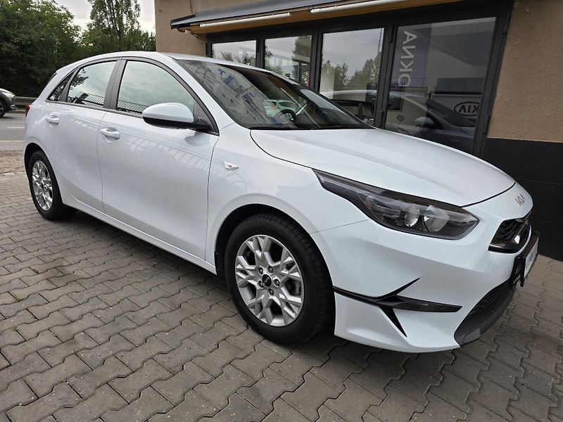 Kia Ceed 1.5-1. MAJ.-V ZÁRUCE-TOP STAV - fotka 4 z 12