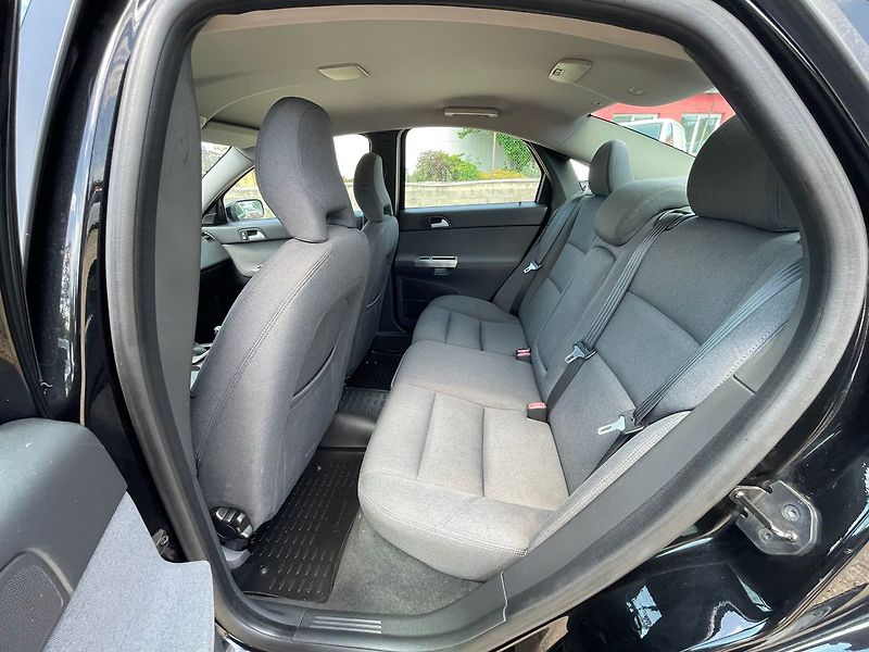 Volvo S40 1.6D 80kw*VYHŘEV.SED*NOVÁ STK* - fotka 13 z 28